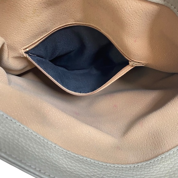 Pebbled Italian Leather shoulder bag - Picture 12 of 15